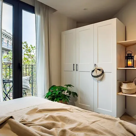 Tokashi - 2 Bedrooms And Balcony In Eixample Dreta